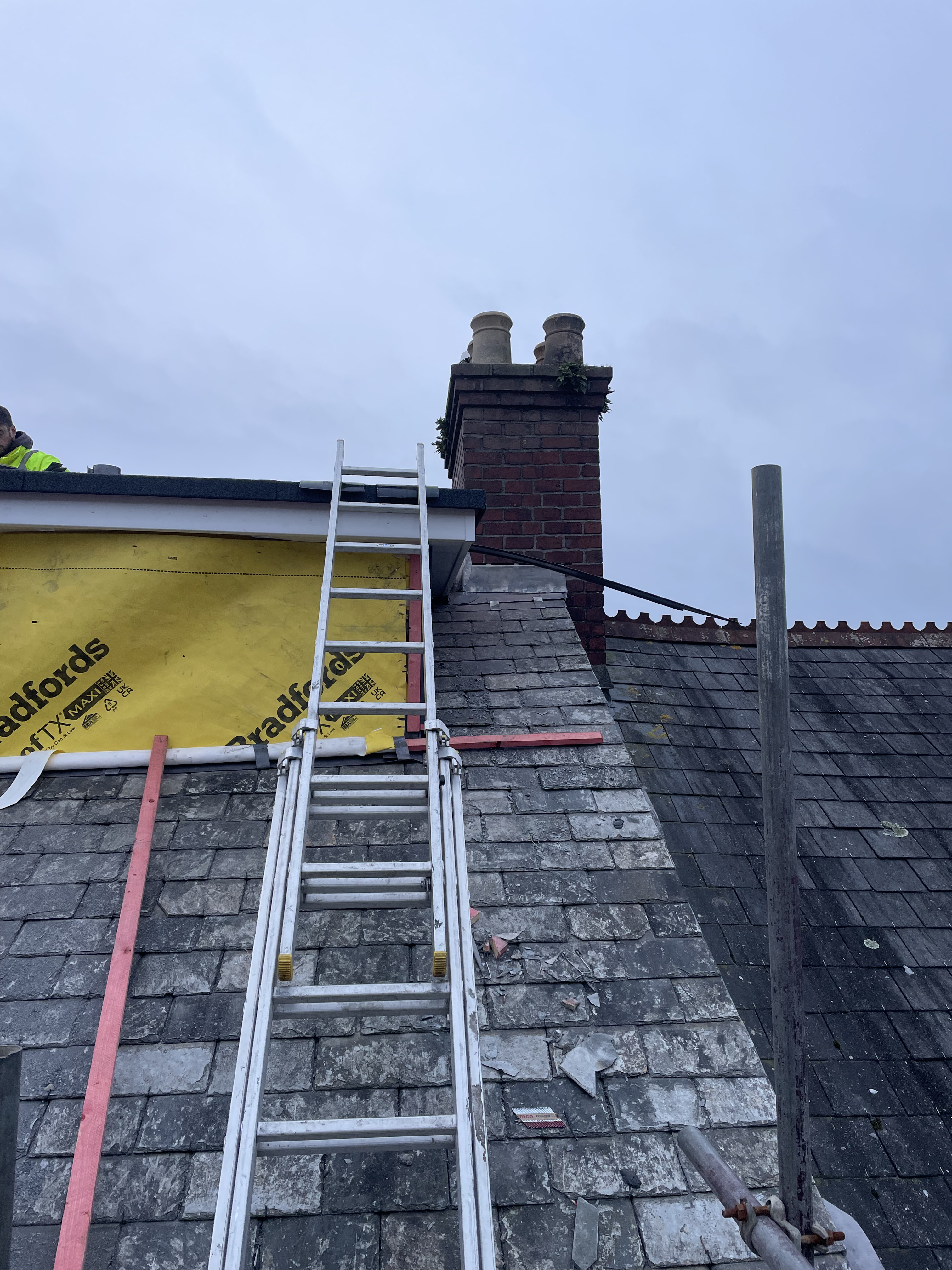 BS 5534 compliant pitched slate re-roofing project in Totnes TQ9, Devon. Reclaimed Delabole slate installation with high-tensile breathable membrane by Raven Roofing Services, serving Torbay, Paignton, and South Hams.