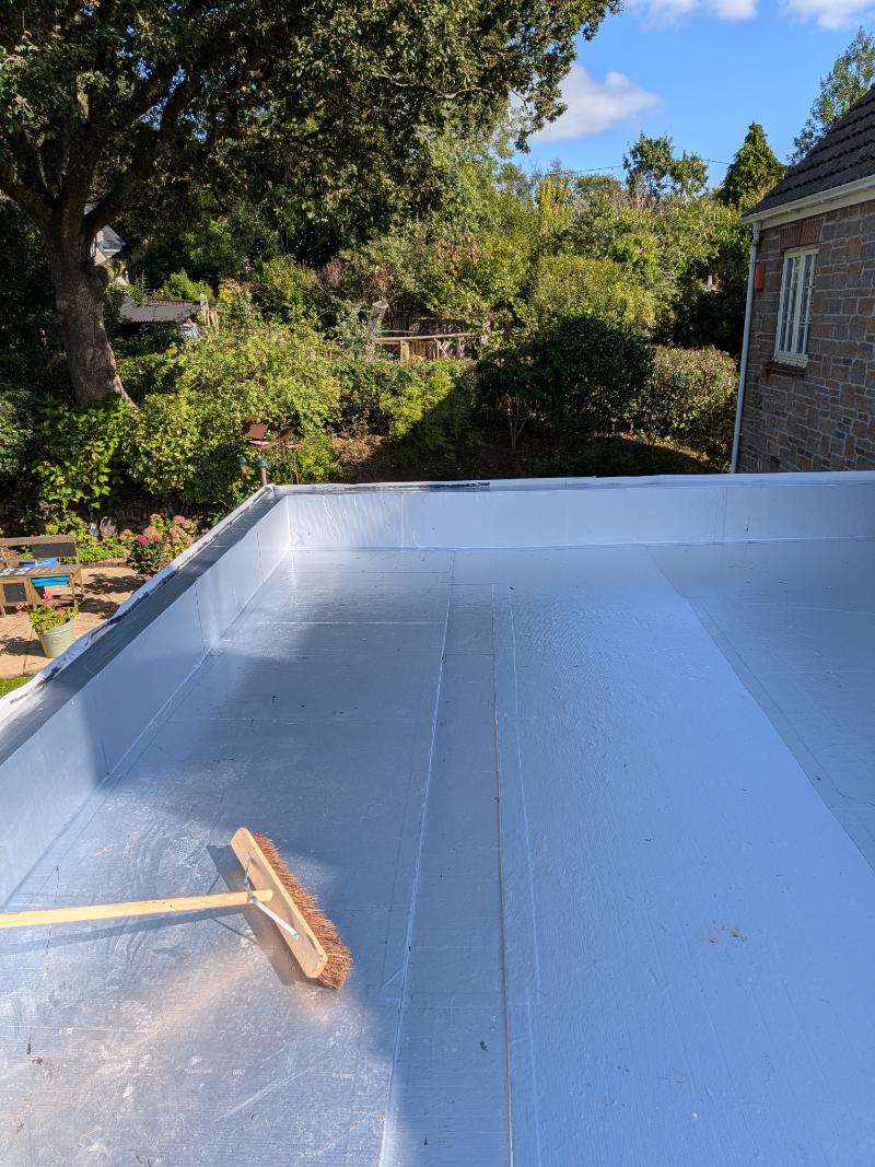 Airtight lap joints and parapet wall upstand dressing with Alutrix aluminium vapour barrier on flat roof